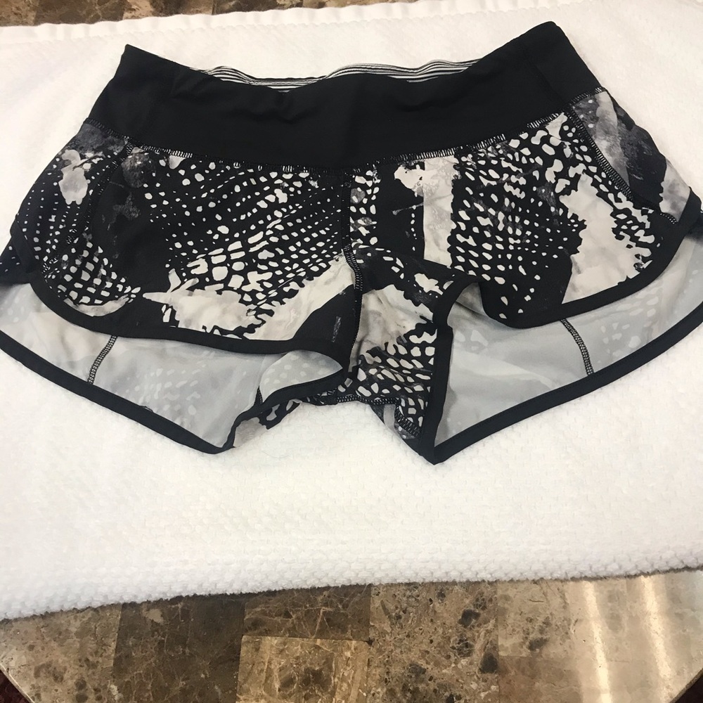Lululemon Speed Up Shorts 2.5